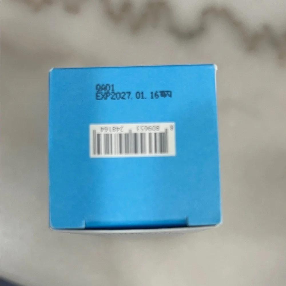 Real Hyal Panthenol Serum - White and Blue